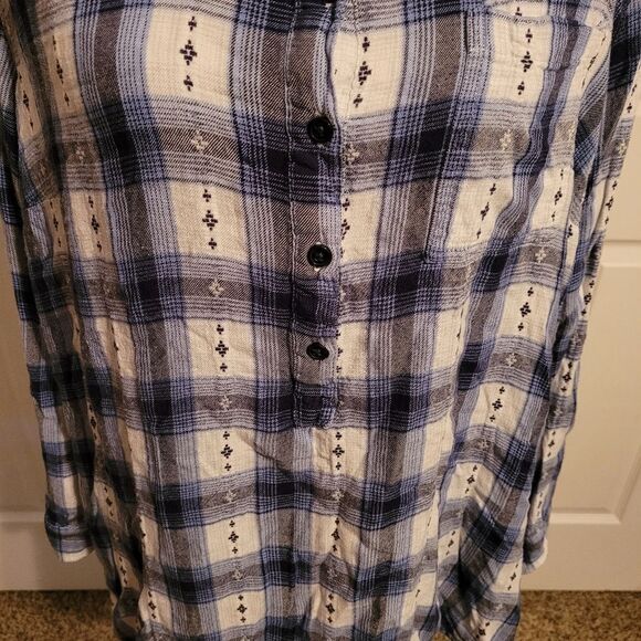 Cato XL woman's blue‎ plaid long sleeve button up shirt - Picture 4 of 7